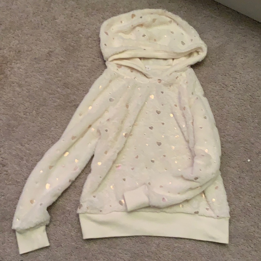 COMFY long sleeve fluffy white shirt.